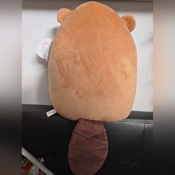 Squishmallows Original 16 inch Chip The Brown Beaver Holding Heart - Picture 2 of 7